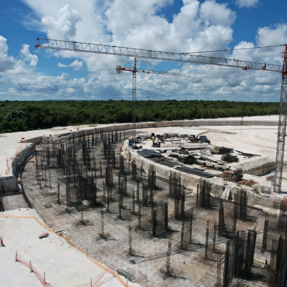 Fotografía del inicio de obra del Proyecto Atlántida en República Dominicana, un desarrollo turístico que requiere una gestión de obra rigurosa.