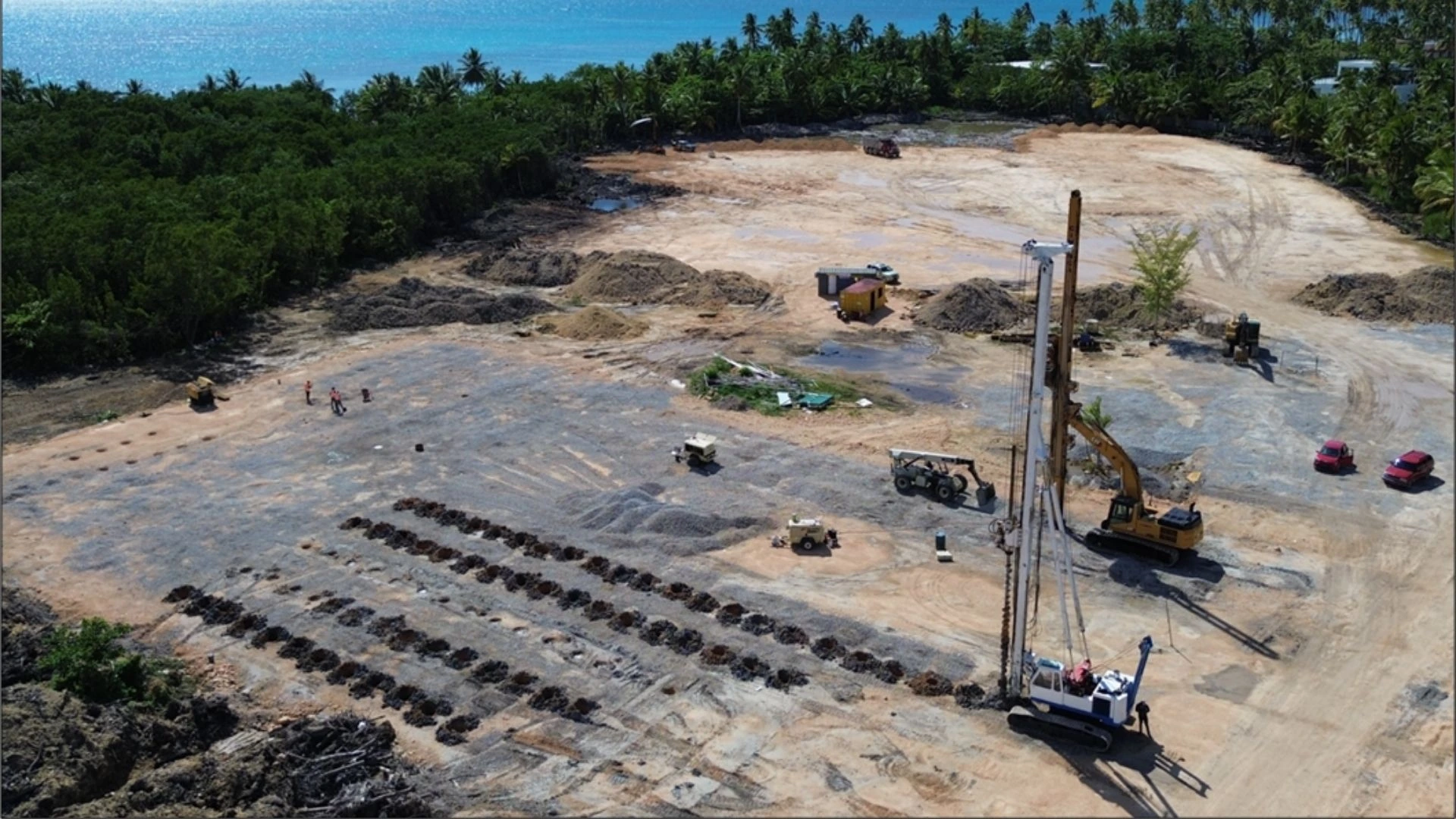 Vista general de la excavación en The Reef para la instalación de columnas de grava como parte del mejoramiento del suelo.