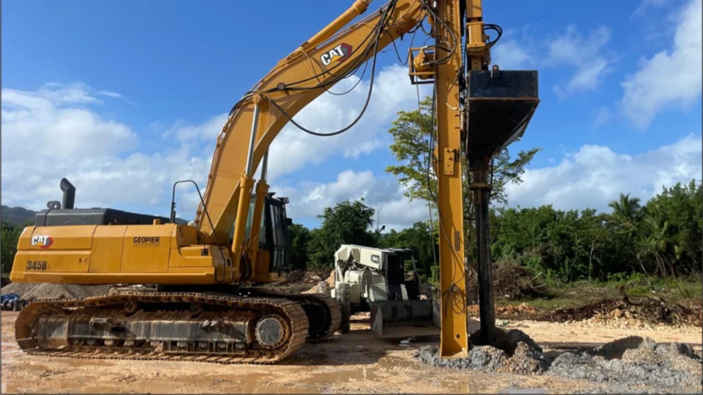 Compactación de pila de grava en el proyecto The Reef mediante cámara de acero y vibro-martillo.
